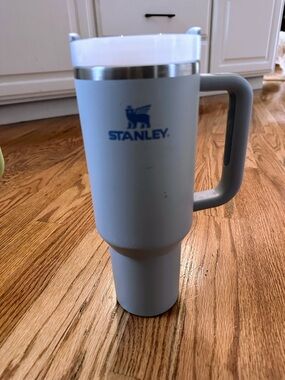 Stanley Insulated Travel Mug - Light Gray with White Lid: Chambray